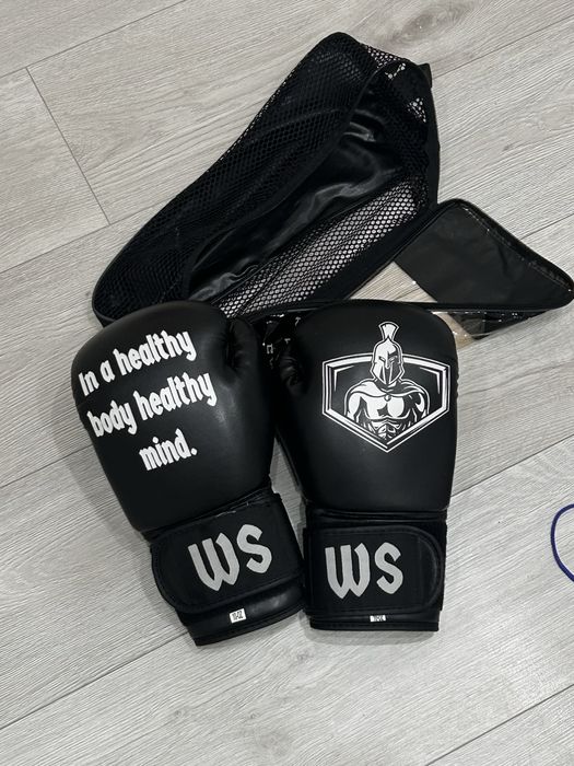 Боксерские перчатки