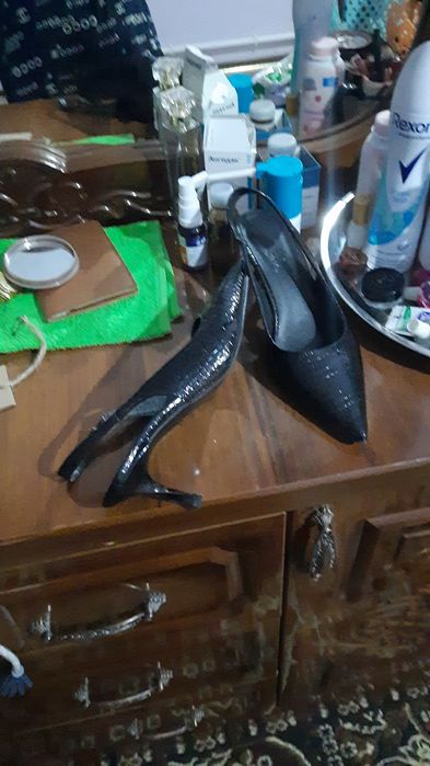 Обувь [натураль. кожа фирма Сузанна. Пол сапошка.  Туфли. ]