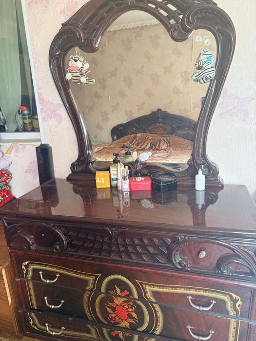 Продается спальний гарнитур