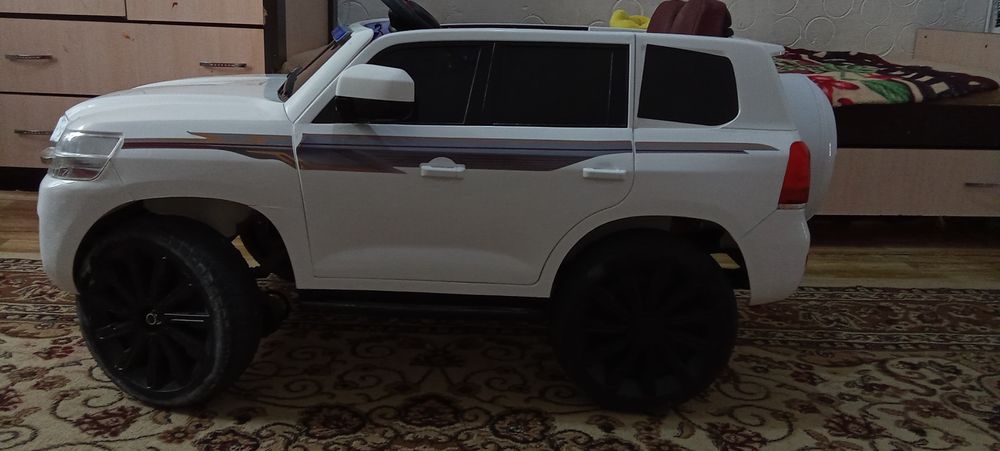 Машина детский новый