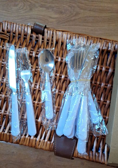 Cos pentru picnic, Zolta, 4 persoane, nou.