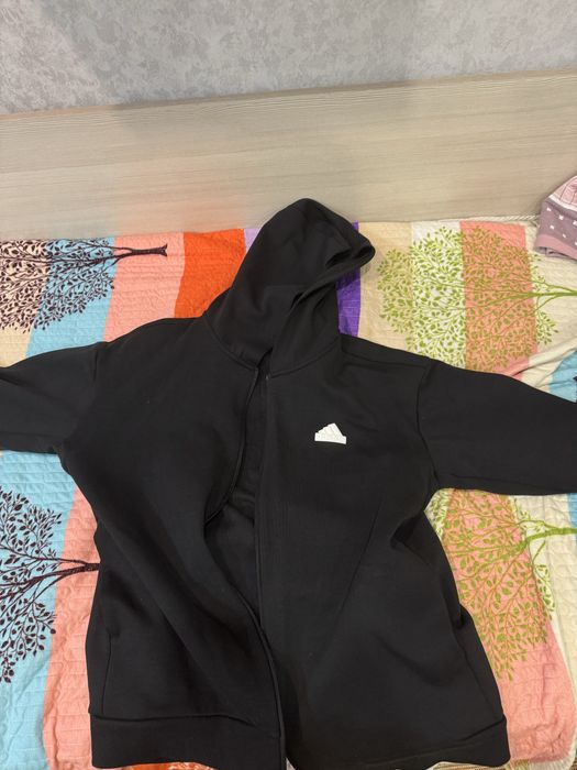 Продам оригинальную кофту adidas