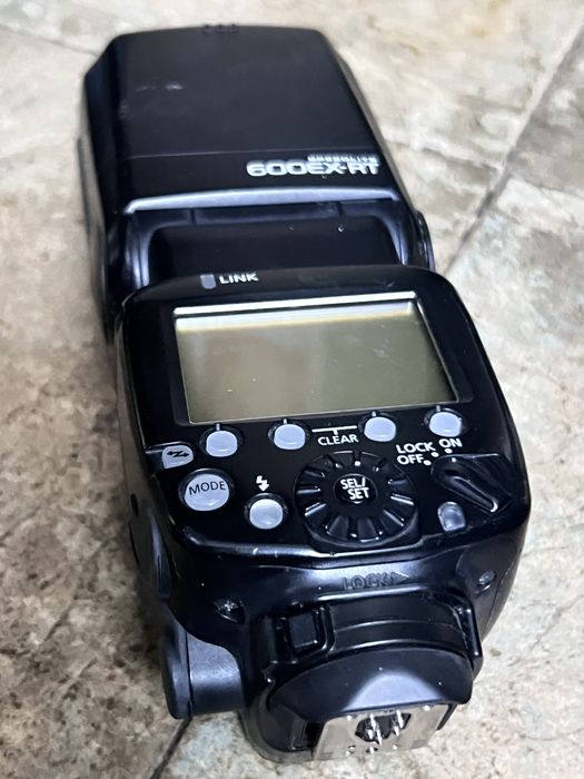 Вспышка Canon Speedlite 600EX-RT с чехлом