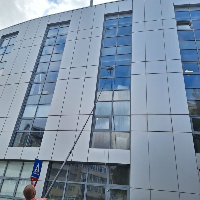 Spălat. Curățat geamuri