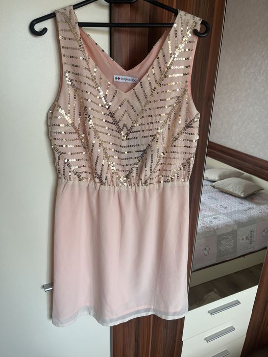 Дамска рокля с колан