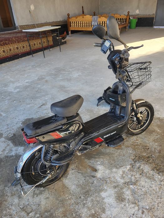 Skuter bor arzon narxda sotiladi