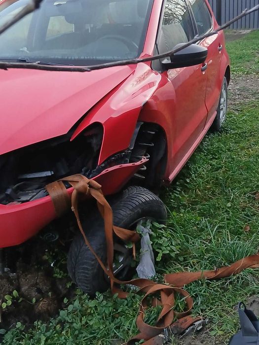 Dezmembrez volkswagen vw polo 6R 1.2 tsi cod motor CGPB 2010 rosu