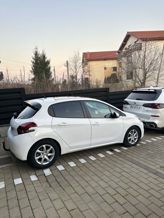 Peugeot 208 Allure  1,6 BlueHDI An 2016 Facelift