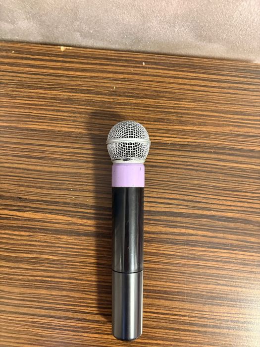 Vând microfon shur în stare bună
