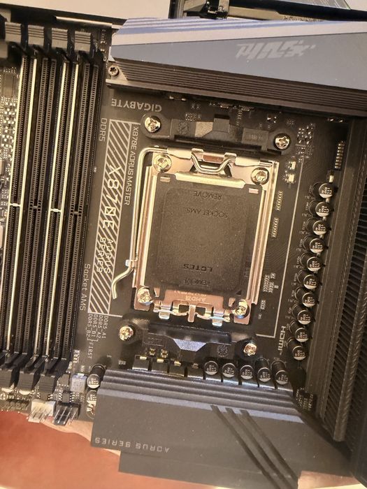 Placa de baza X870E Aorus Master