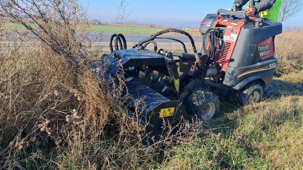 Utilaje multifuncționale Ditch Witch pentru lucrări de peisagistică
