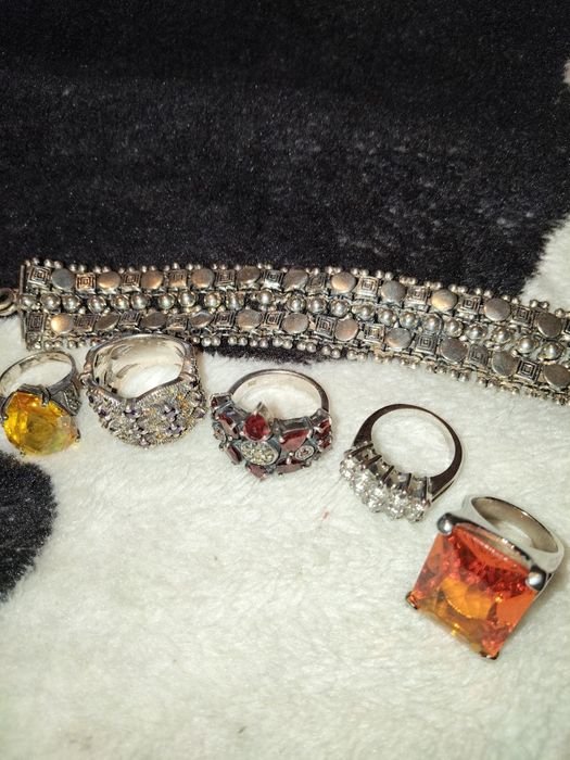 Inele și brățară de argint in stare buna