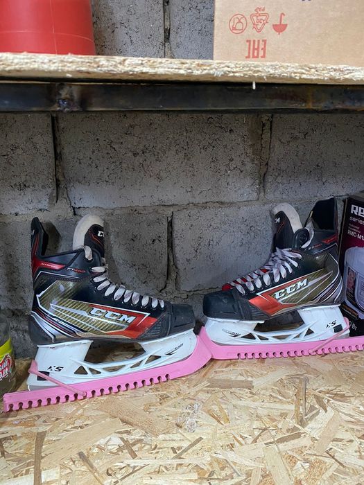 Коньки хоккейные