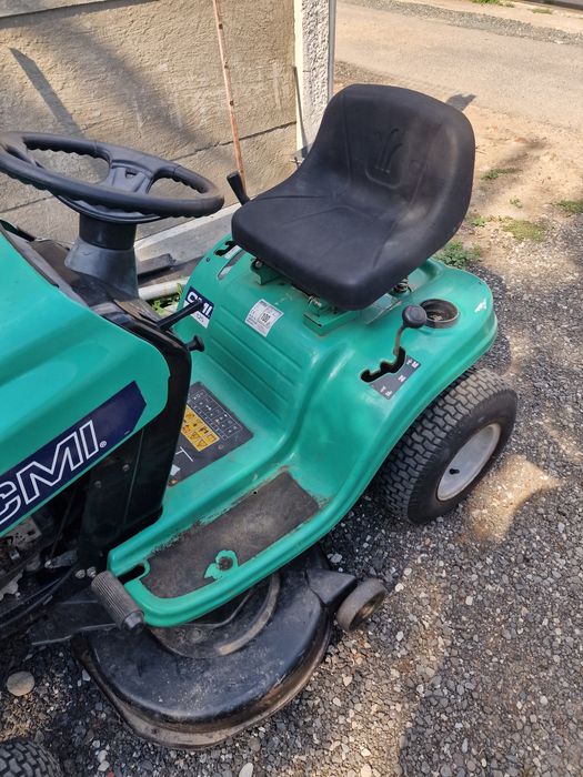 Tractoras gazon Briggs Stratton