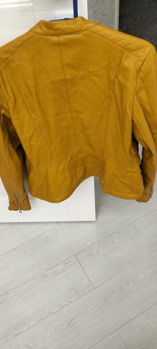 Кожаные куртки женские