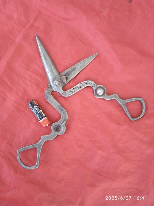 Қадимий қайчи сотилади