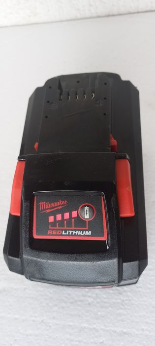 Acumulator profesional Milwaukee Li-Ion High-Output 12Ah 18v original