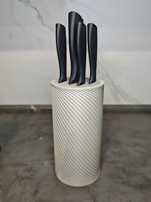 Поставка за ножове