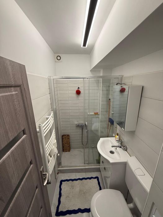 Închiriez apartament 2 camere in Brasov