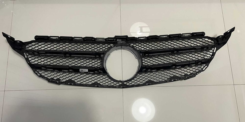 Grilă ORIGINALĂ Mercedes C-Class W205 (2014-2018) Avantgarde / AMG Line