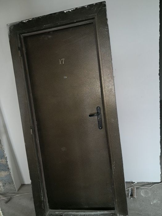 Продам металлический дверь