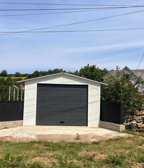 Garaje auto pe structura metalica izolate cu panouri Sandwich