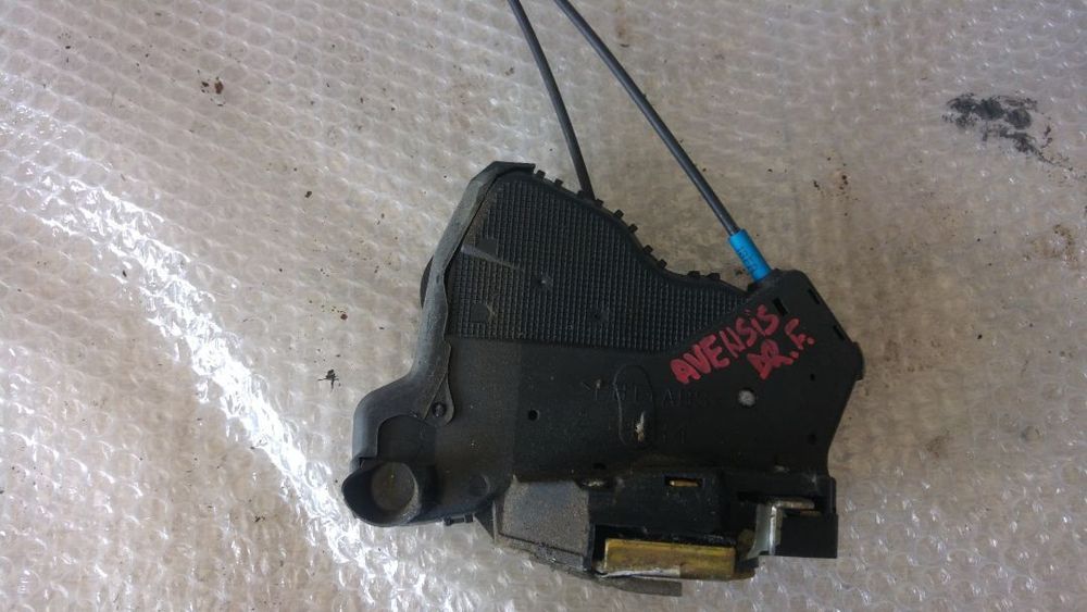 broasca dreapta fata toyota avensis t25 2006