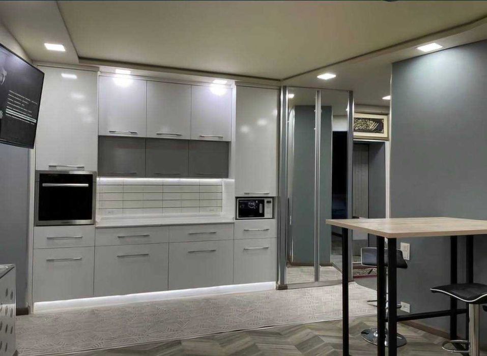 Сдам 2х комнатную на Дружбе Народов рядом с Метро