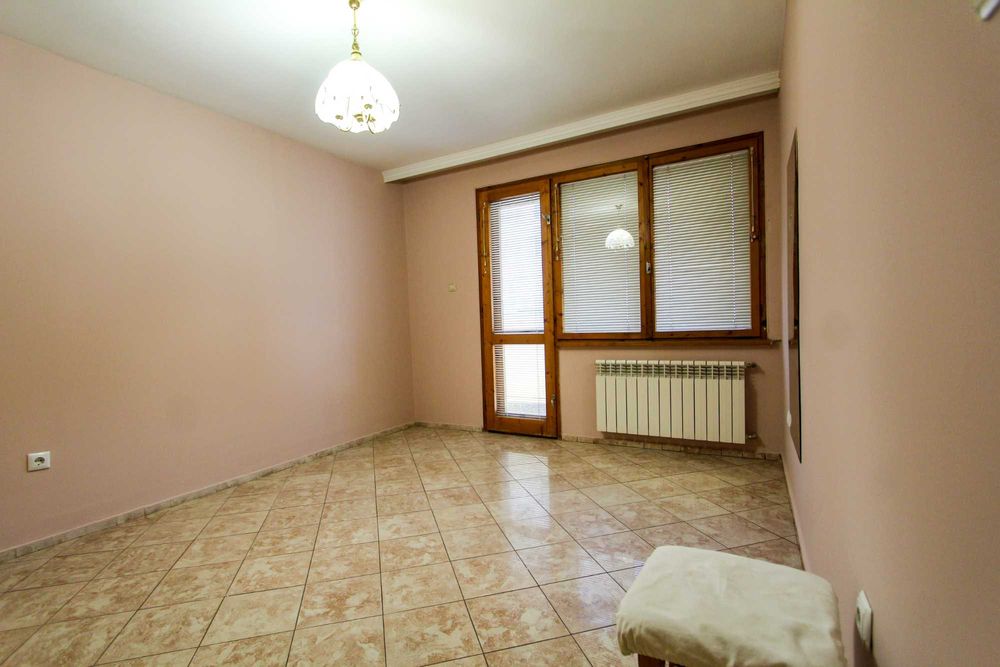 Дава се под наем Многостаен апартамент в София, Оборище - 146 кв.м за 1425.96 € - Снимка #11