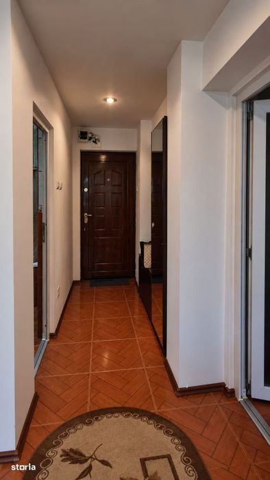 Garsoniera decomandata cu bucatarie inchisa si balcon