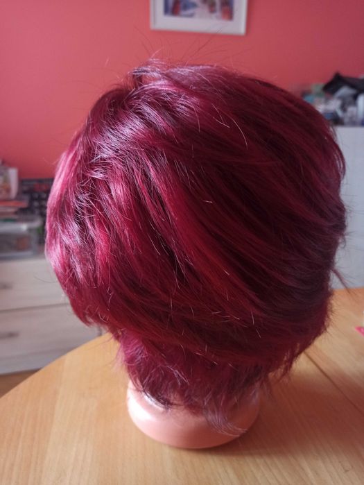 Дамска перука цвят "бордо"