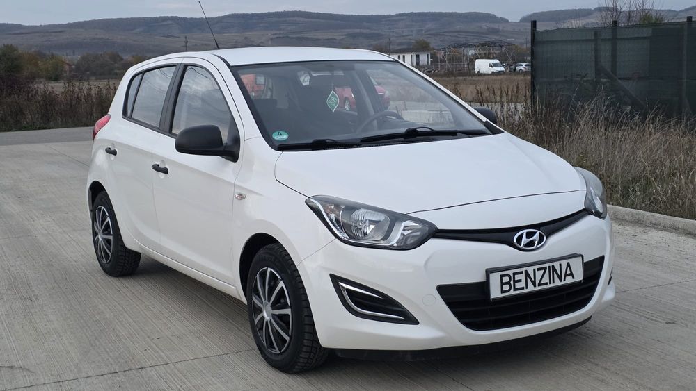 Hyundai i20 2013 benzină, 3.987 € — imagine 3
