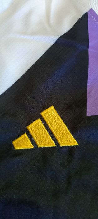 Продавам оригинален летен комплект Adidas Реал Мадрид