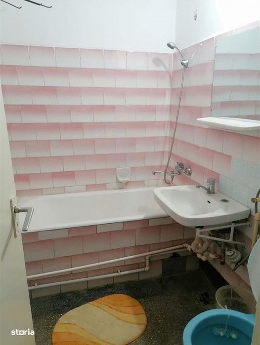 Apartament 3 camere confort 1, Calea Galati, etaj 3.