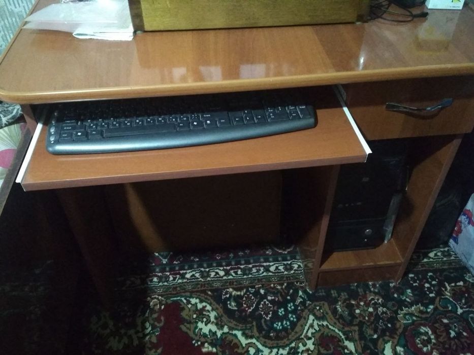 Стол стул, прихошка , кампьютер столи сотилади
