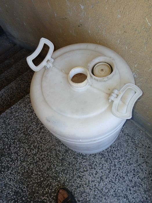 Бидон пластмасов 50л  с тясно гърло