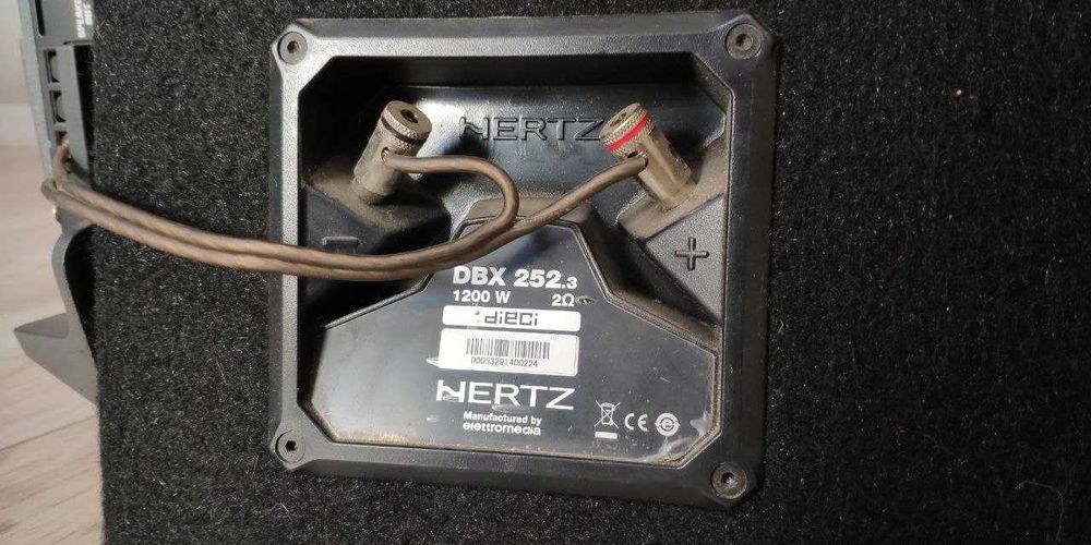 Сабвуфер с усилителем Hertz
