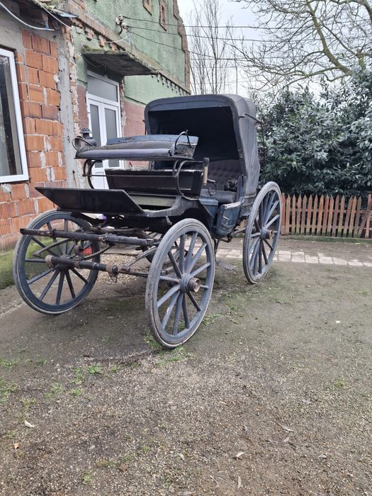 Vând trăsură victoriana