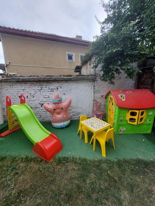 Детска  водна пързалка + детска къщичка