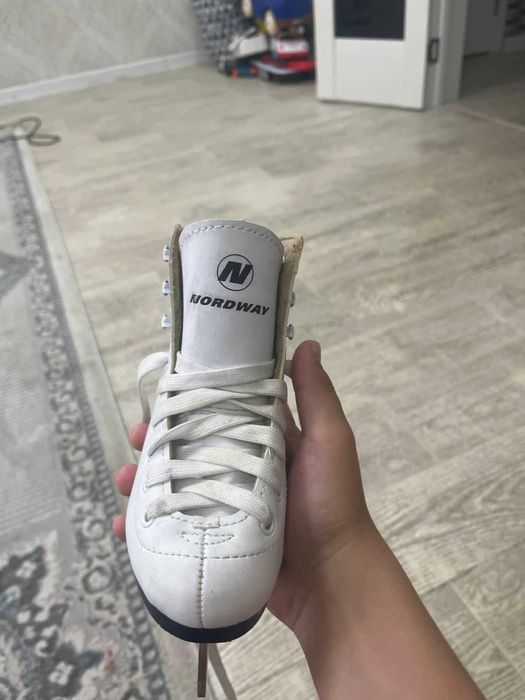 Продам детские коньки, размер 28