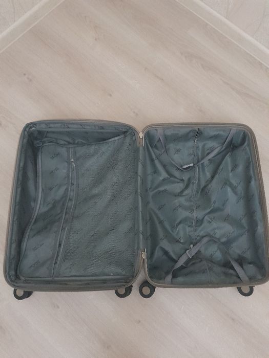 Дорожный чемодан на колесиках