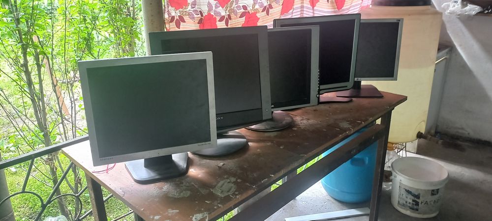 Продам мониторы ,