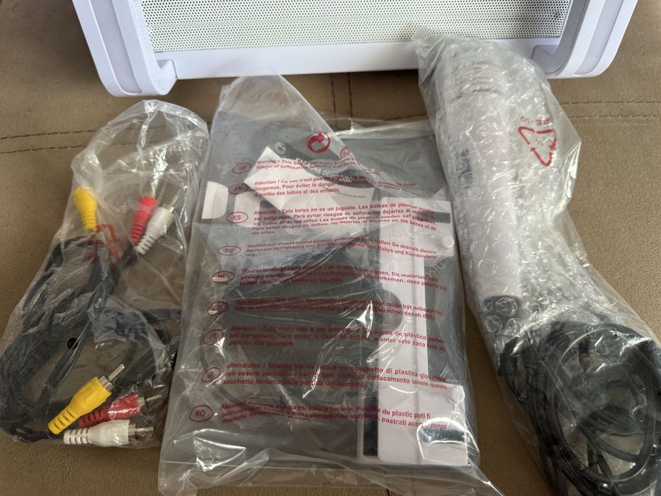 Кареоке колонка, лампа и радио часовник