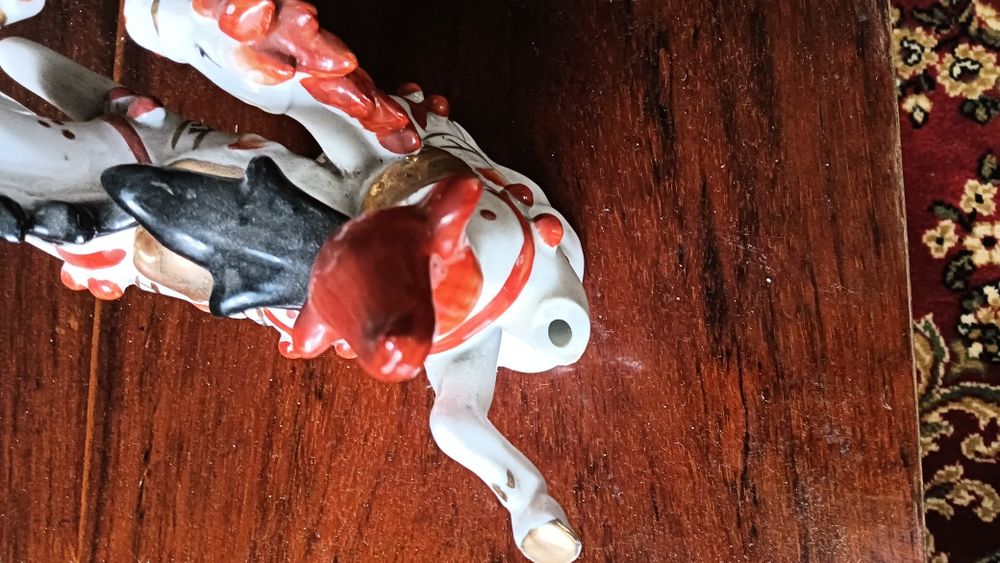 Посуда. Старинная статуэтка.