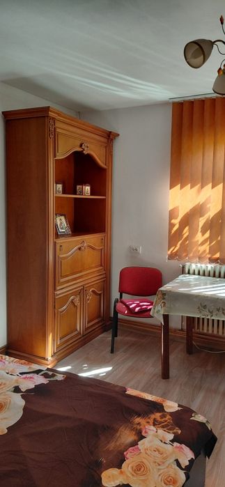 Închiriez garsonieră la casă