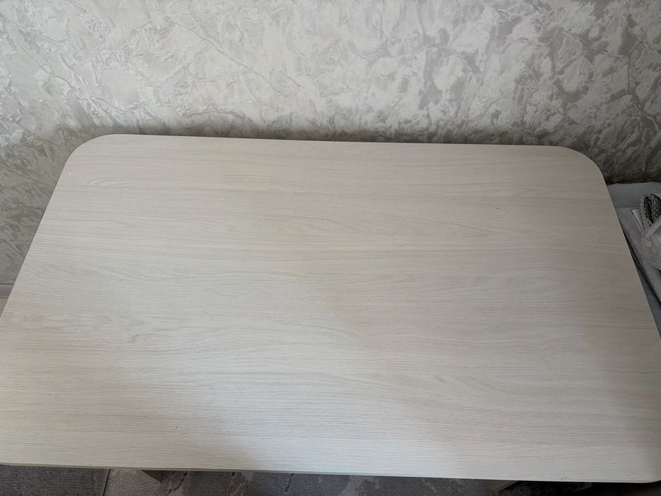 Стол кухонный, для учебы