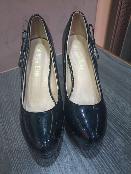 Qora tufli 37razmer holati oʻrtacha