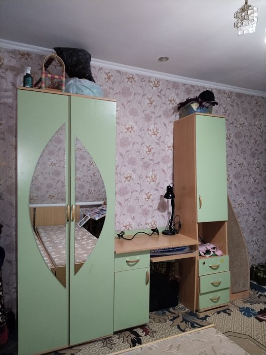 Продается спальный и детский гарнитур.