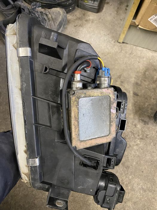 Фарове ксенон ауди с3 s3 2000г перфектни намалени