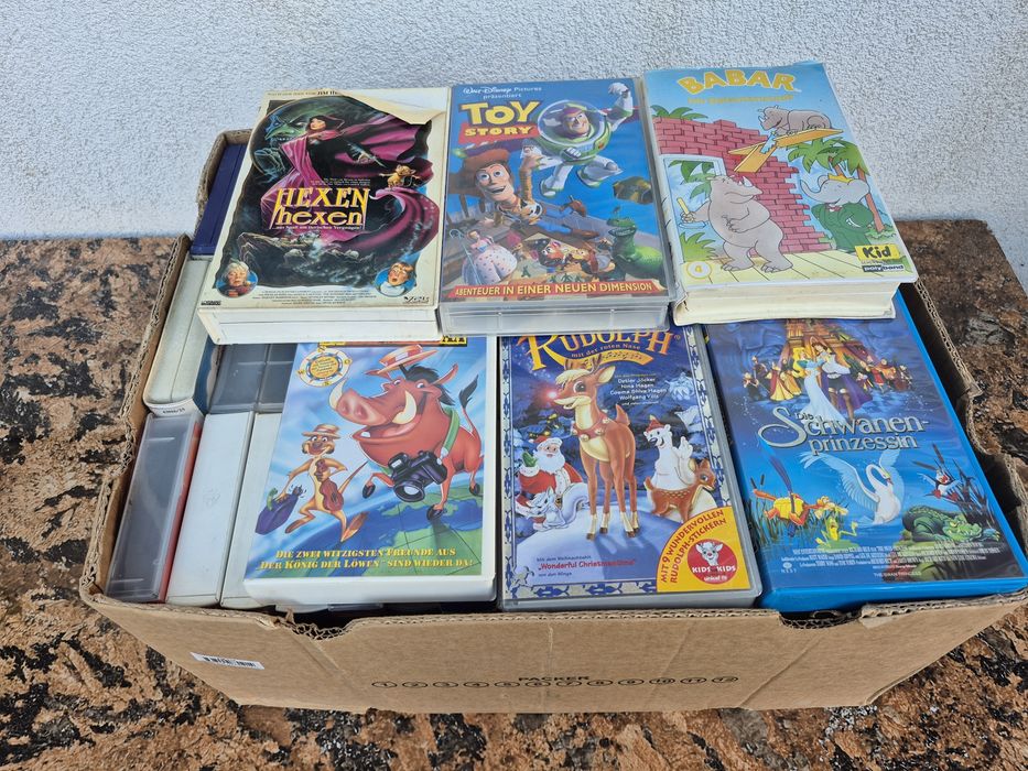 Vând 163 casete video VHS originale colectie filme de animație